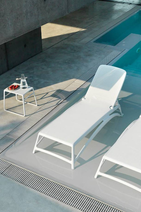 Outdoor Chaises and Lounge