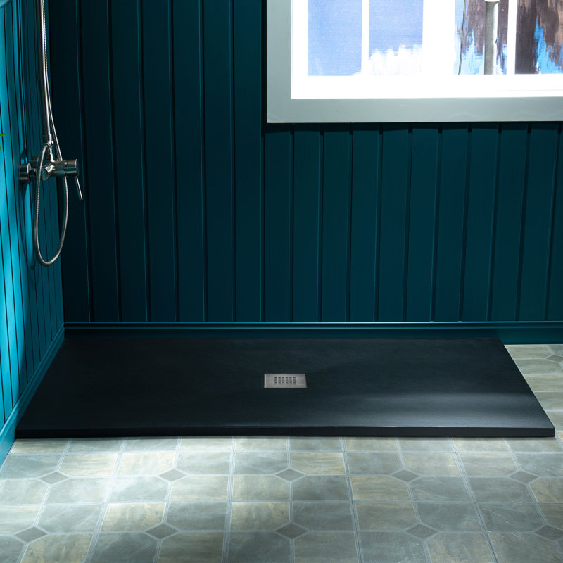 Base de douche à drain zéro avec seuil central Lyon 47,75 po x l 32 po Lyon, plaque de drain décorative assortie et bride de carrelage, accès pour fauteuil roulant, profil bas