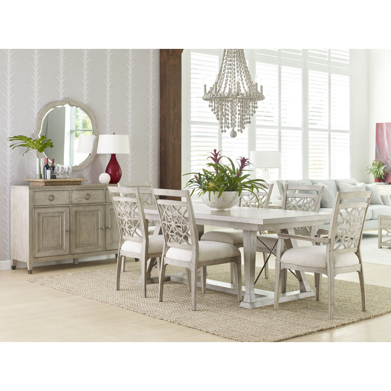 Dealmeida Dining Table