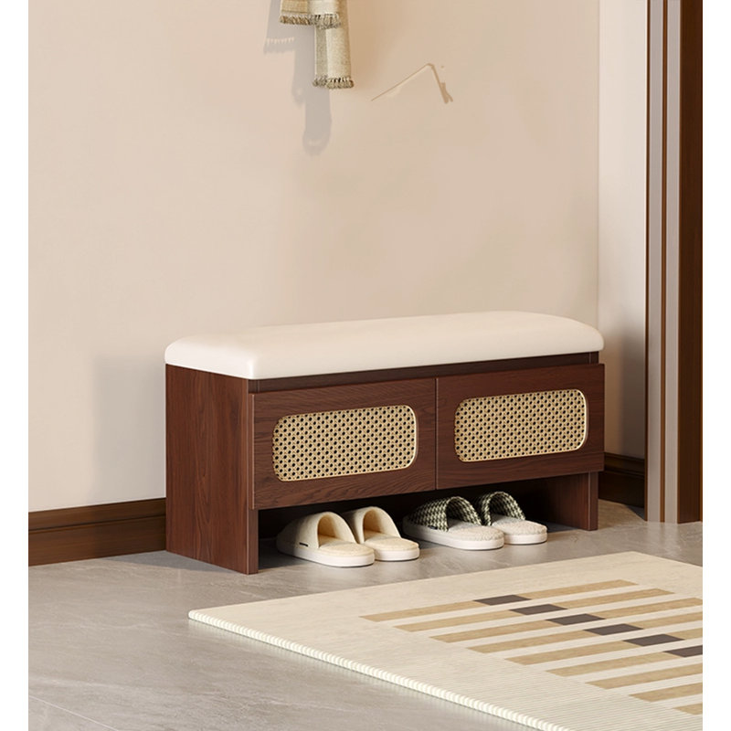 Banc de rangement ouvert en bois massif avec insertions en rotin
