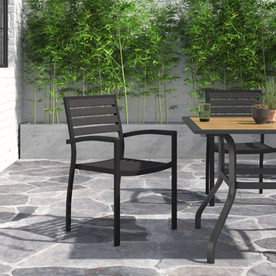 Chaises de patio empilables en aluminium toutes saisons Saville avec lattes en faux teck