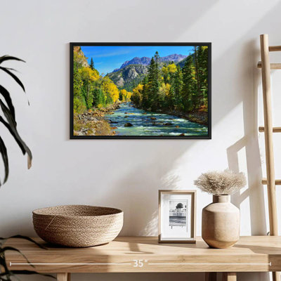Montagne avec rivière