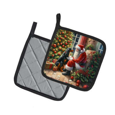 Caroline's Treasures Moments With Santa Polyester Potholder Set