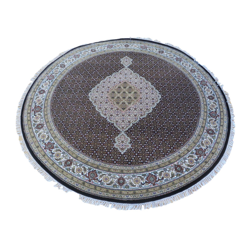 Tapis noir unique de 7 pi 11 po x 7 pi 11 po
