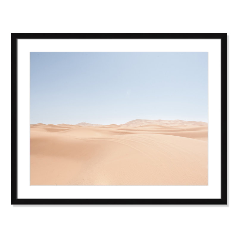 «Desert Serenity» par Mark Eder, Blanc, Cadre noir, H 23,5 po x l 29,5 po x P 1,25 po