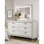 Commode à 6 tiroirs au fini blanc antique avec accents dorés, durable et élégante pour les chambres de luxe modernes