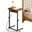 Table de bout à hauteur réglable en forme de C avec station de charge, table d'appoint coulissante sous le canapé avec prise de courant USB et ports de type C pour le salon et la chambre à coucher