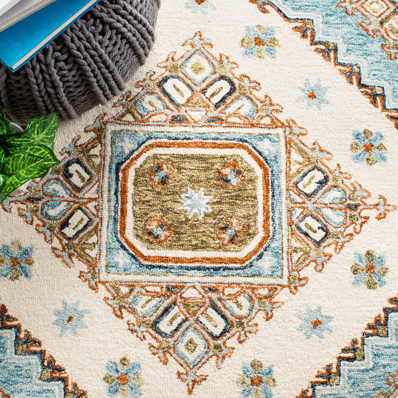 Donney Hand Tufted Wool Southwestern Rug, Rectangle 5' x 8'