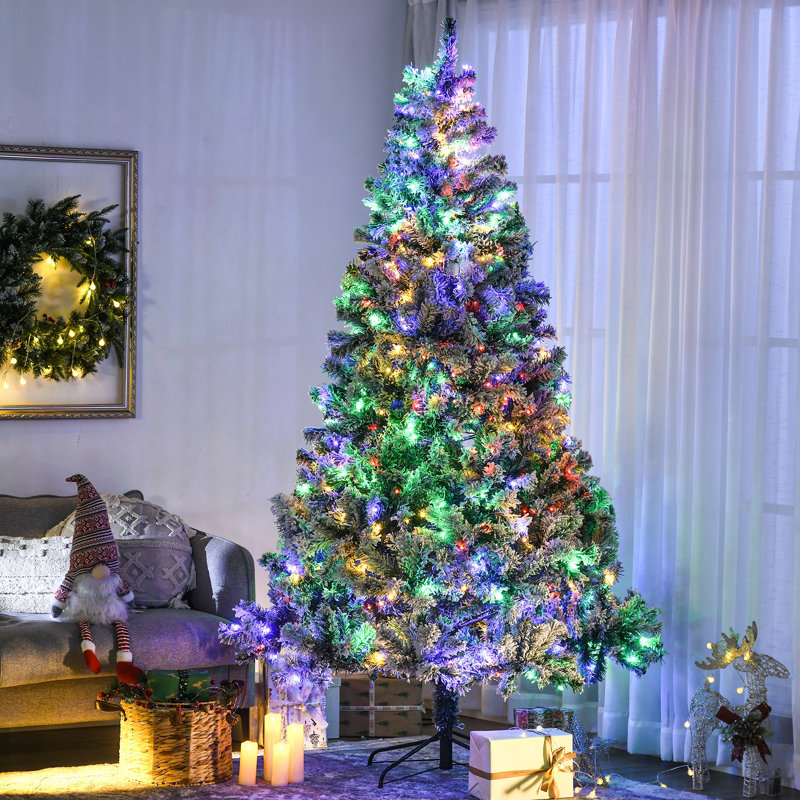 Arbre de Noël artificiel traditionnel avec branches enneigées