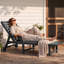 Chaise longue d'extérieur en PEHD, dossier réglable à 5 positions, avec roulettes et porte-gobelet, idéale pour terrasse de piscine ou jardin, noire.-402619717-402619718