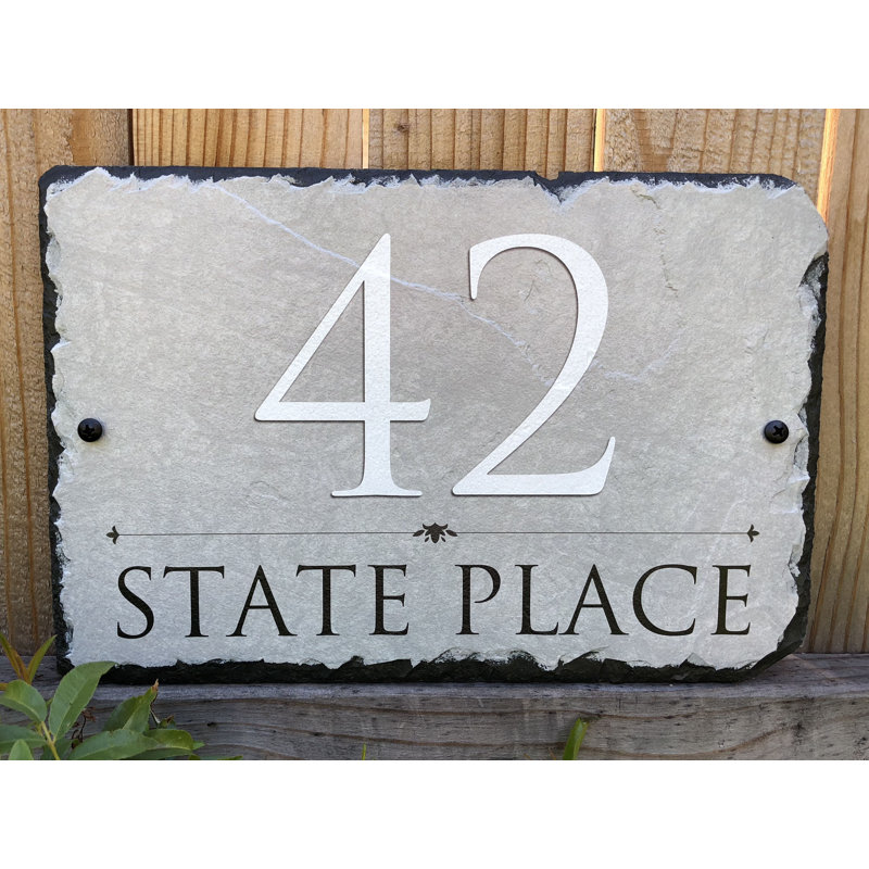 Plaque d'adresse en ardoise magnifiquement fabriquée et personnalisable Sassy Squirrel