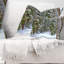 Coussin Snowy Road in the Forest