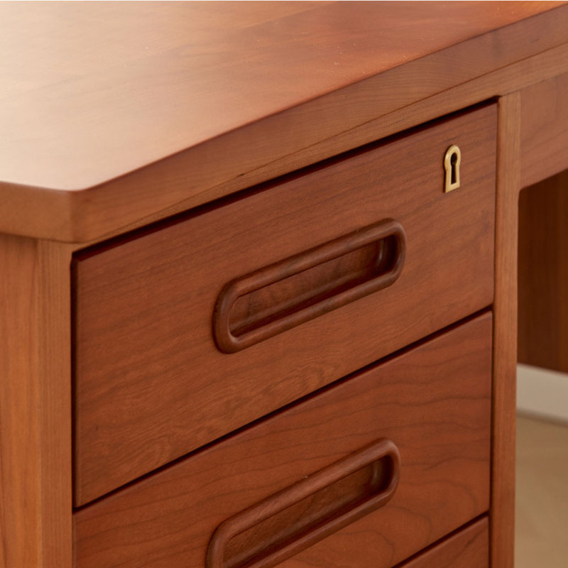 Bureau pratique de style italien