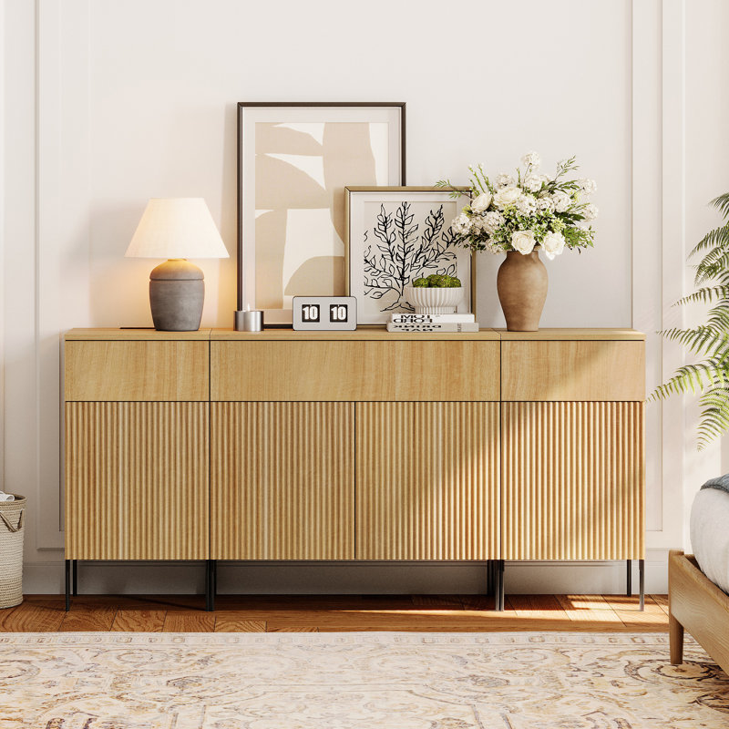 Commode 63 po à 3 tiroirs en bois moderne avec design Reeded, rangement minimaliste pour commode avec station de charge pour chambre à coucher, salon, entrée
