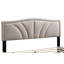 Lit plateforme brun en toile de jute avec tête de lit tapissier courbée et garniture cloutée pour le décor de la chambre à coucher