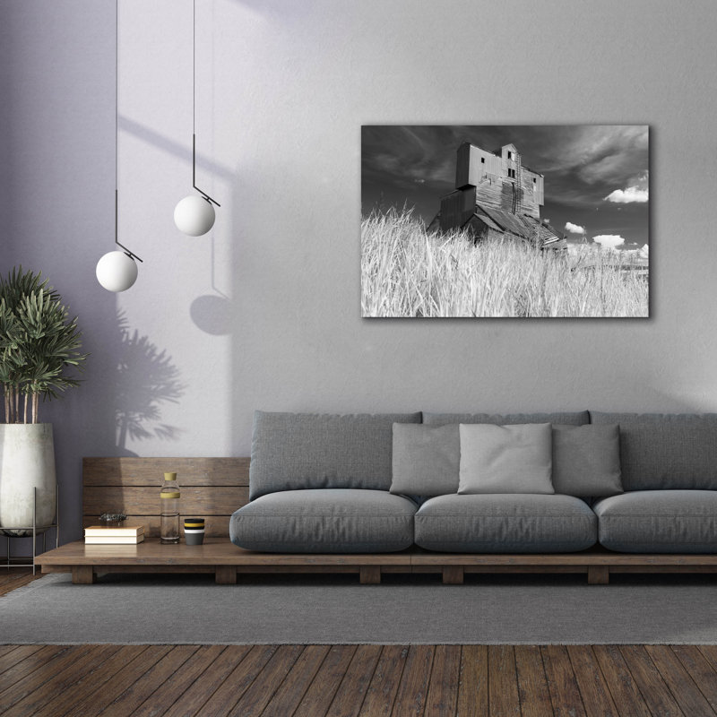 Epic Graffiti 'Abandoned Grain Elevator In The Palouse' by Rick Berk Canvas Wall Art, 40" x 26", H 40 po x l 60 po x P 1,5 po