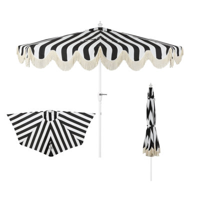 Demi-parasol de style côtier 9 pi avec frange festonnée, manivelle et inclinaison Beverly 9 pi Coastal