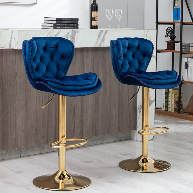 Deux tabourets de bar, repose-pieds et base, pivotant et réglable en hauteur par levage mécanique, velours et pattes dorées de 2 pour un changement de style