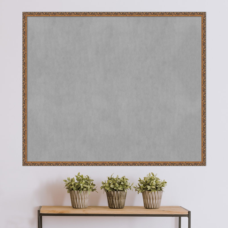 Tableau magnétique encadré bronze antique, H 42 po x l 50 po