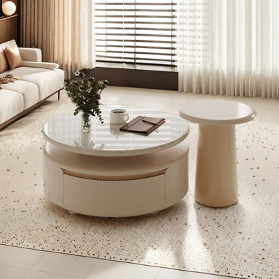 Ensemble de tables basses de style crème