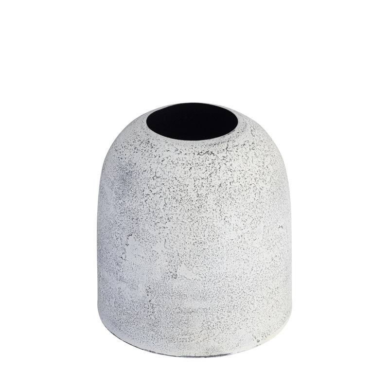 Vase gris antique en fer gris, Hauteur totale - 8,5 po