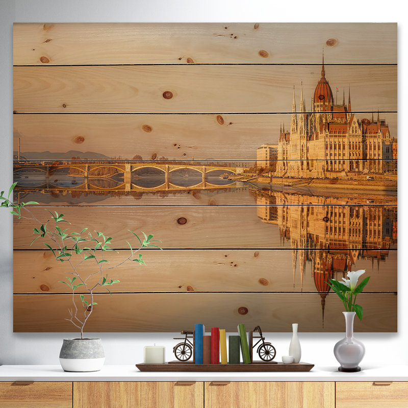 «Panorama du Parlement hongrois» - reproduction, H 36 po x l 46 po x 1,5 po, Bois