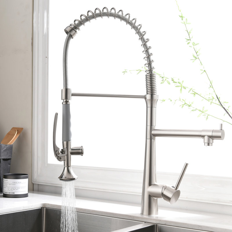 Robinet d'évier de cuisine commercial avec bec rétractable et valve en céramique avec douchette pré-rinçée à finition nickel brossé