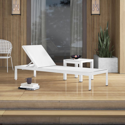 Ensemble de chaises longues inclinables de 76 po avec table Aynura