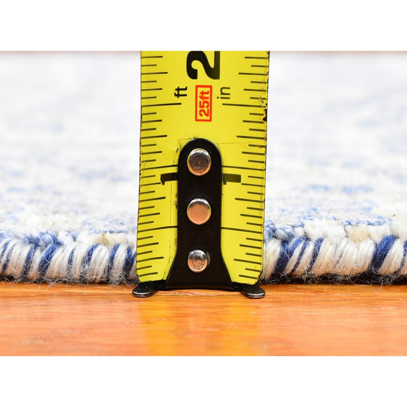 Tapis de couloir unique ivoire / bleu noué à la main 2 pi 7 po x 10 pi 1 po Frazierii