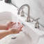 Robinet de lavabo de salle de bain 7,67 "traditionnel, bec pivotant à 3 trous et 2 poignées avec ensemble de bonde-128879778