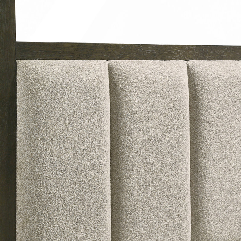 Lit à baldaquin transitionnel, tête de lit beige texturée, structure en bois franc massif, design élégant et durable
