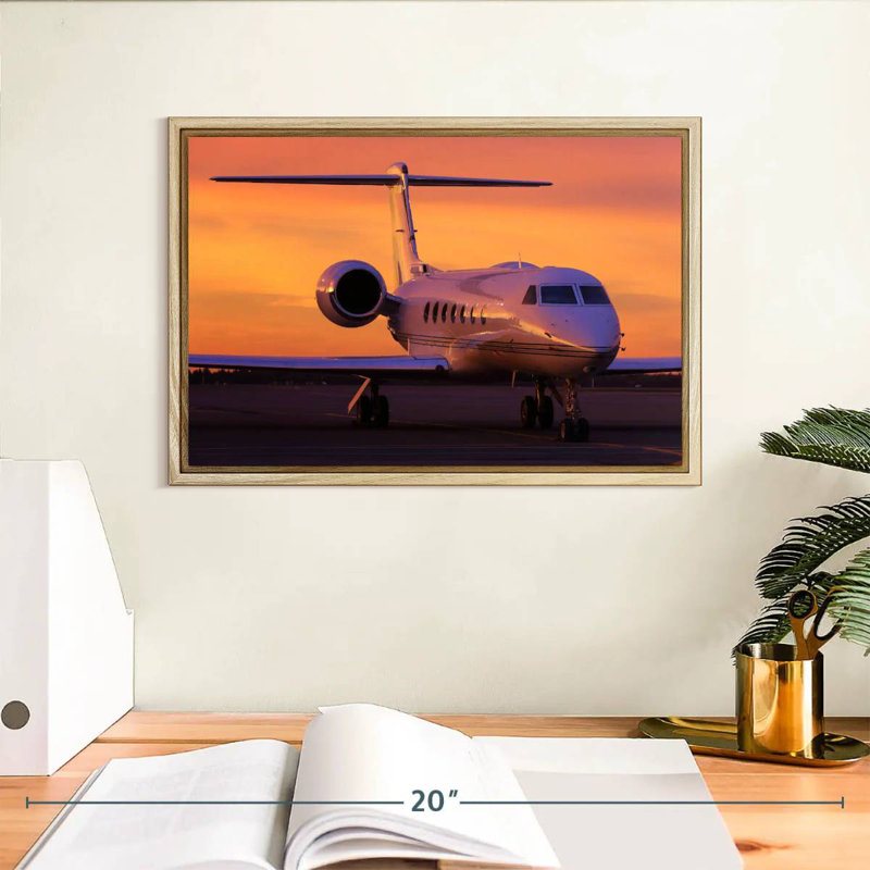 Avion d'affaires stationné, 13 po x 9 po, Cadre flottant en bois naturel
