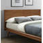 Mobilier de chambre à coucher moderne en bois brun avec lit plateforme double moderne et élégant (seulement lit)