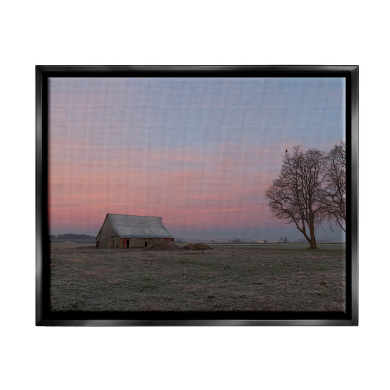 Art mural sur toile Lone Grassland Cabin, Cadre flottant noir de jais, H 25 po x l 31 po x P 1,7 po