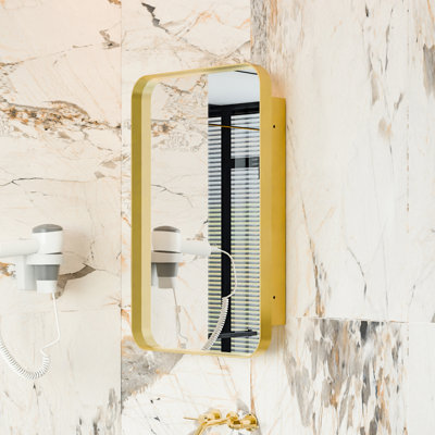 Pharmacie encastrée avec cadre en métal avec miroir et 2 tablettes réglables en or mat, convient à la salle de bain, installation inversée de 180 po, aucun assemblage requis