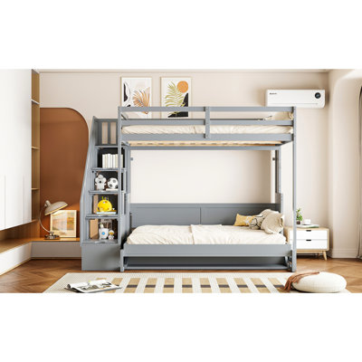 Lit double sur un lit gris avec mécanisme hydraulique avancé, espace de travail caché et armoires encastrées. Convient pour un espace de vie limité, un lit superposé pliable et un bureau. Une option pour économiser de l'espace