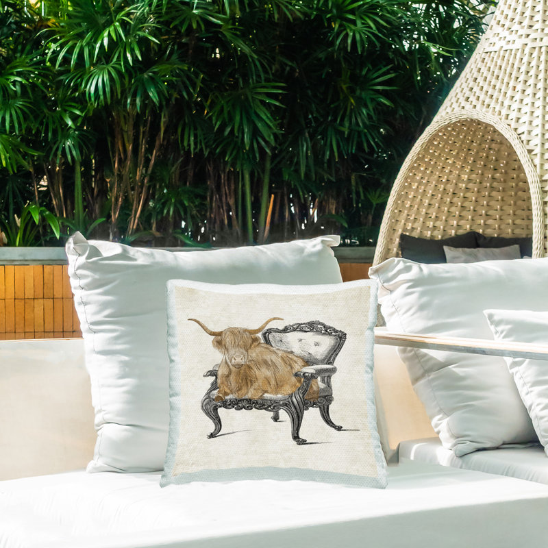 Coussin d'extérieur imprimé Longhorn & Antique Chair par Elizabeth Medley