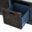 Banc de rangement rustique avec paniers en rotin amovibles et coussin confortable pour un vestibule polyvalent dans le salon-671011679