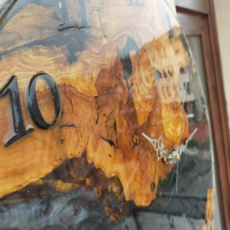 Horloge murale en résine, bois et époxy, H 12 po x l 12 po x P 2 po