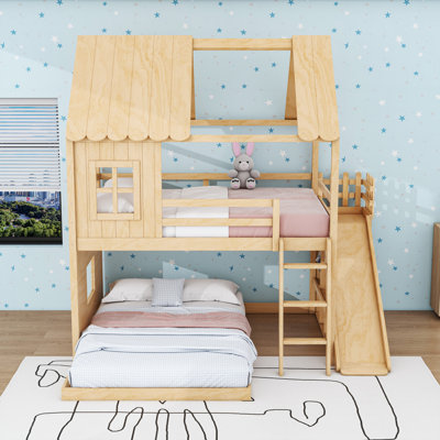Lit superposé double au-dessus d'un lit double en bois avec garde-robe, glissières et tablettes