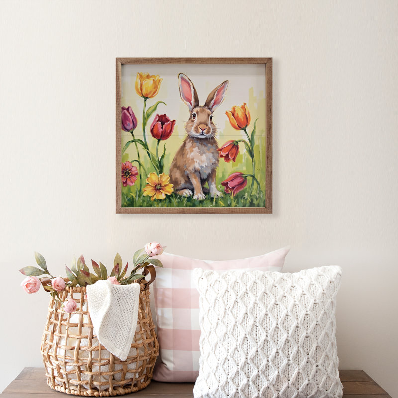 Lapin brun dans des tulipes, H 4 po x l 4 po