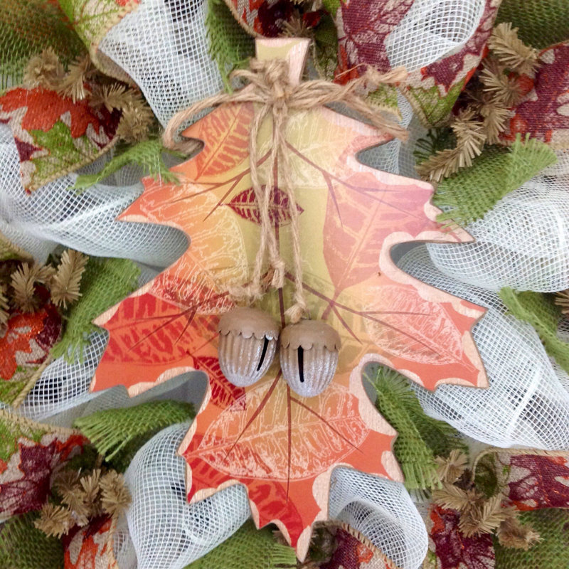 Couronne d'automne avec feuille de gland et clochettes