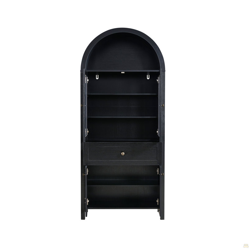 Armoire en forme de dôme, noire, faite de matériaux de haute qualité et de fabrication ancienne, avec un grand espace de rangement