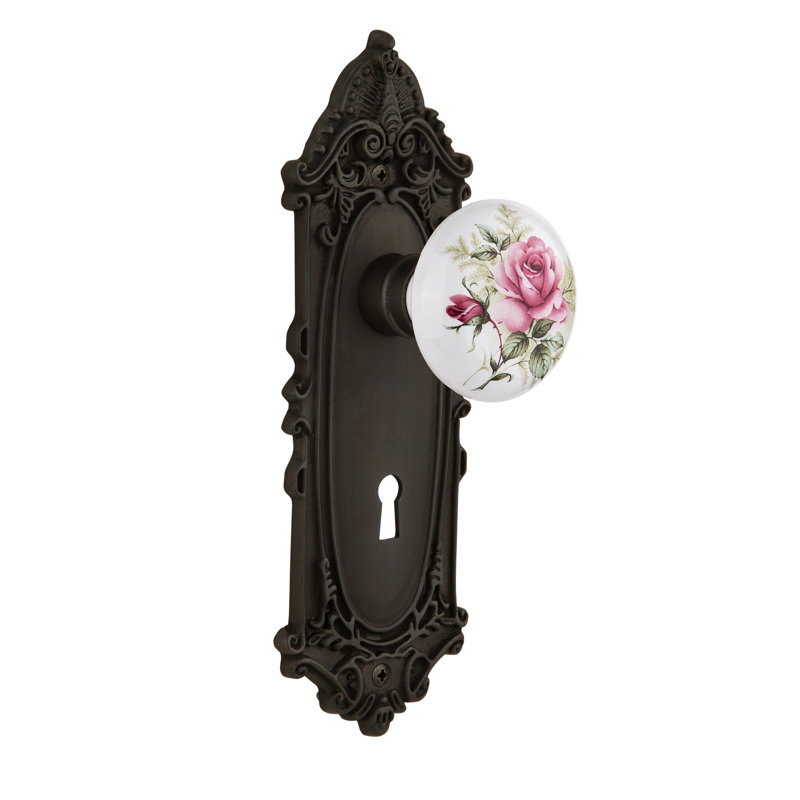 Plaque victorienne avec trou de serrure décoratif et bouton de porte en porcelaine blanche, Bronze frotté à l'huile, 2-3/4"