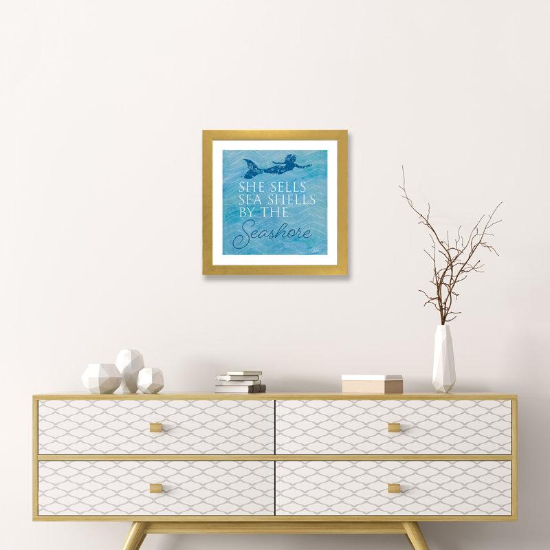 «She Sells Seashells» par Kate Sherrill - impression d'art graphique, Blanc, H 16 po x l 16 po x p 1 po, Papier encadré doré