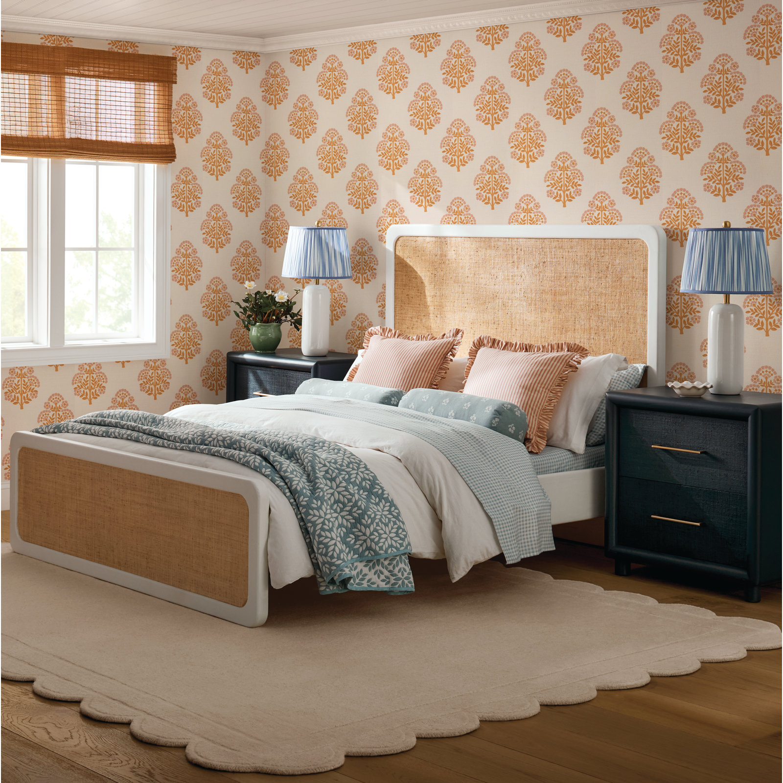 Quinton Bed, Queen, Frost White