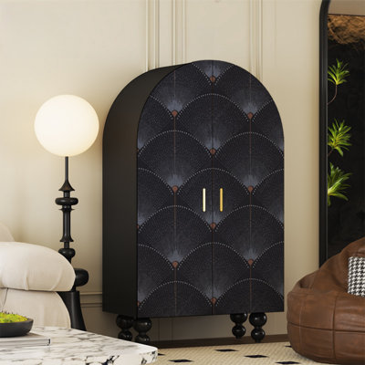 Armoire arquée avec tablettes et portes