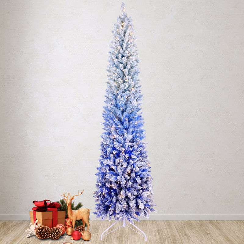 Arbre de Noël artificiel à flocons de 7 pi avec lumières de 7 pi, 300 lumières à DEL blanc chaud, 725 branches, charnières, conception mince, support en métal, arbre étroit