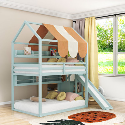 Lit mezzanine en bois avec glissade et tablettes intégrées de style maisonnette