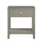 Table de chevet taupe avec verre trempé. Largeur de 23 po, plateau de table, pieds en bois franc. Tiroir intérieur: l 19 po x P 12,75 po H 3,5 po. 13 po d'espace entre le tiroir et la tablette. Plancher de 4 po. Plateau de table en verre de 1 po de largeur